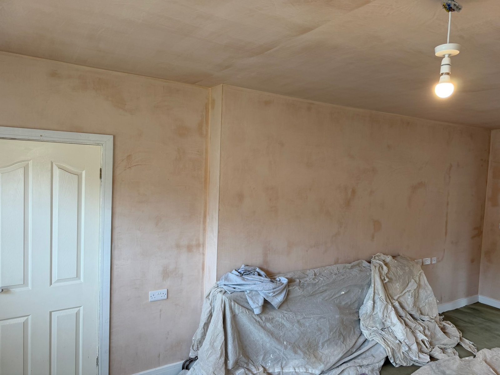 A lounge showing fresh plaster to ceiling and walls